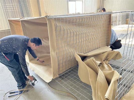 Galvanizli Savunma Bariyeri Galfan Kaynaklı Gabion Dökme Geotekstil Kumaş Sel Kontrolü için Koruyucu Duvar Çit
