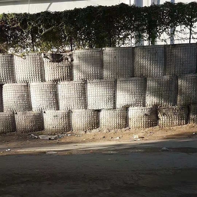 Yüklenebilir Jeotekstil Kumaş Dörtlü Zeytin Yeşili veya Kum Rengi Kaynatılmış Gabion Tel Ağı Sepeti Savunma Askeri Bariyer