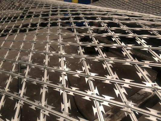 Koruyucu yalıtım için sıcak daldırılmış galvanizli dikenli tel
