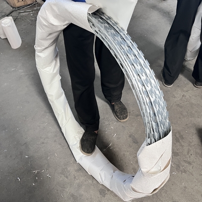 Sıcak Satış Çapraz Tıraş Dikenli Tel Flat Wrap Tıraş Dikenli Tel Ve Klipler Tıraş Tel