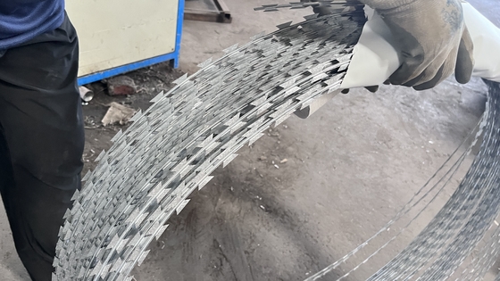 Klipsli Çapraz Galvanizli Güvenlik Eskrim Jiletli Tel