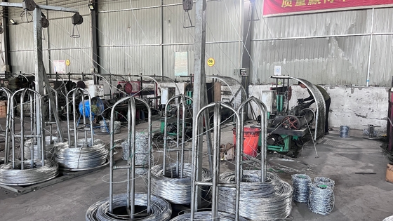 Sıcak Satış Çapraz Tıraş Dikenli Tel Flat Wrap Tıraş Dikenli Tel Ve Klipler Tıraş Tel