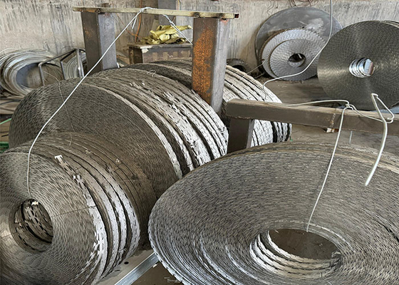 Pas Önleyici Galvanizli Concertina Jiletli Tel Güvenlik Eskrim