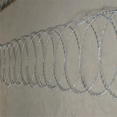BTO-22 Galvanizli 90cm Bobin Diametresi Concertina Saç Telaş Dikenli Tel Koruma Duvarı