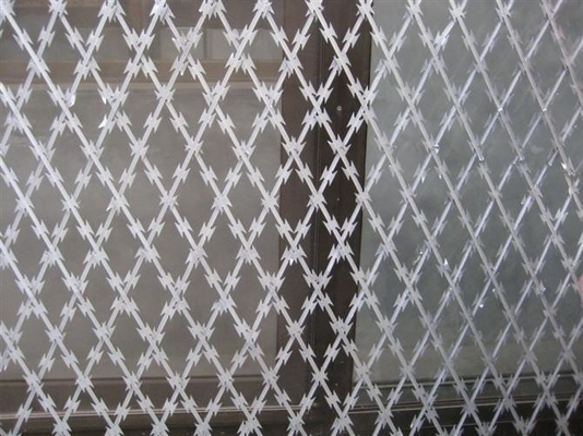 Yüksek Kaliteli Acayip Dikenli Tel 0.5mm-5.0mm Dikenli Tel Galvanize Bto-12 Galvanize Acayip Dikenli Tel Koruma