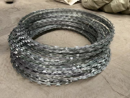 Dikenli Tel Galvanizli Tıraş Tel Yürüyüşe Karşı Kuş Koruyucu Kılıç Dikenler Berber Tel