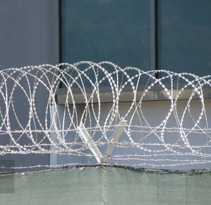 Yüksek güvenlik çit için kullanılan demir galvanizli veya 304 paslanmaz çelik tıraş bıçağı çit tel
