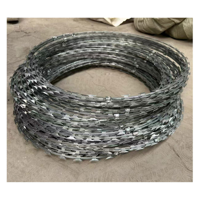 Sıcak Diplenmiş Galvanizli Tıraş Bıçağı Dikenli Tel Bto-22 Concertina Çift Tırnaklı Tıraş Tel Ağı