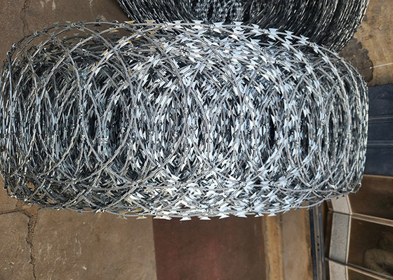 Paslanmaya Dayanıklı Koruma İçin Galvanizli Malzeme Jiletli Dikenli Tel