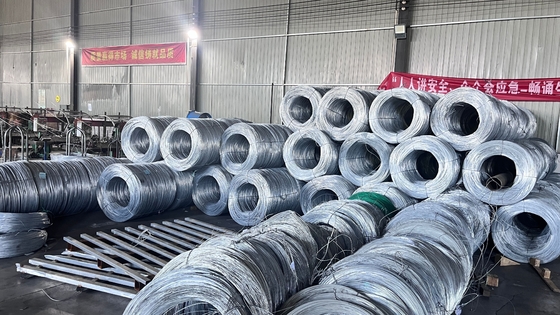 Fabrika sıcak batırılmış galvanizli dikenli tel için örgüt güvenlik çit 12.5 ölçüm 18 ölçüm PVC kaplı demir dikenli tel