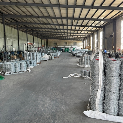 Fabrika sıcak batırılmış galvanizli dikenli tel için örgüt güvenlik çit 12.5 ölçüm 18 ölçüm PVC kaplı demir dikenli tel