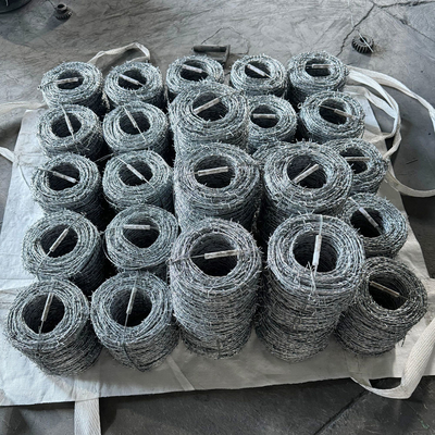 Galvanizli Güvenlik Koruması Dikenli İp PVC Kaplı Dikenli Tel Ağ Çit Depo Hızlı Teslimat