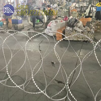 China Factory Concertina Razor Barbed Wire used for Country Border Protection Fence