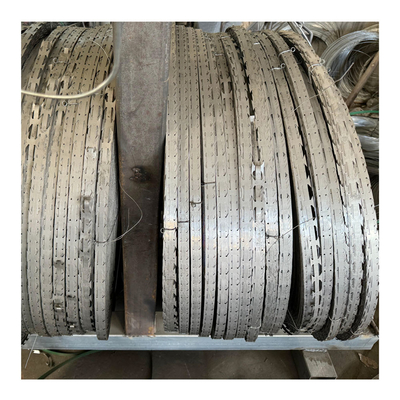 2.5mm Çap Galvanizli Jiletli Dikenli Tel Çit Güvenlik Dikenli Kaynaklı Çelik Hasır