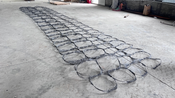 Yüksek Çinko Galvanizli Tank Track Sarma Şebekesi Putanka Sınır Savunma Tankı Engelleme Şebekesi Tank Karşıtı Engelleme Tel örgü