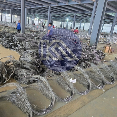 Yüksek güvenlik tank karşıtı metal tel Ngörülebilir engeller Düşük görünürlük Tel ağ demir