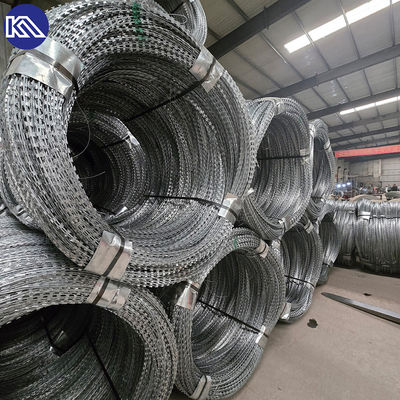 Ev Güvenliği İçin Güvenlik Jiletli Tel Çit Jiletli Tel Örgü Rulo Konut Güvenliği BTO-22 jiletli dikenli tel örgü