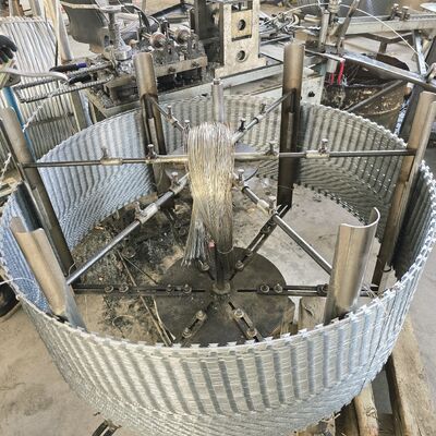 Yüksek Kaliteli Elektrik Galvanizli Jiletli Dikenli Tel BTO22 450mmx10kg Rulo Başına