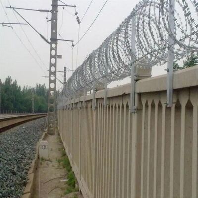 Sınır Cezaevi Çevre Koruması için Yüksek Mukavemetli Galvanizli Jiletli Tel Çapraz Tip Akordeon Bıçak Teli