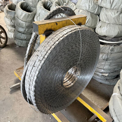 Jiletli Tel Galvanizli Şerit Dikenli Tel Güvenli Siteler için Helisel Suya Dayanıklı, Çiftlik Çiti Açık Bahçe Koruması