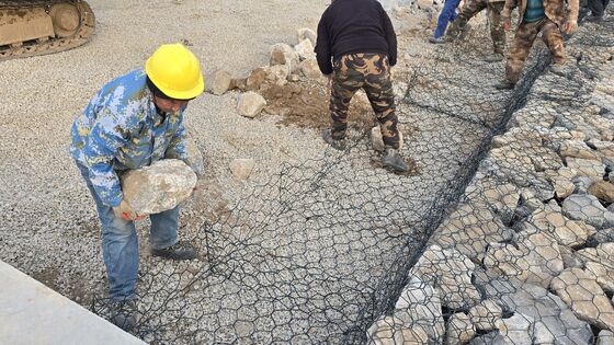 Fabrika Rekabetçi Fiyat 6*8cm Dokuma Gabion Kutuları Galvanizli Gabion Sepeti 2.2mm Gabion