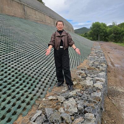 Toprağı istikrarlandırmak için tasarlanmış ağır görevli gabion kutuları Taşınma kontrolü ve inşaat mühendisliği projeleri