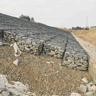 Sıcak Daldırma Galvanizli Altıgen Gabion Mesh Ruloları | Nehir Kıyısının Korunması için Dokuma Taş Kafesler